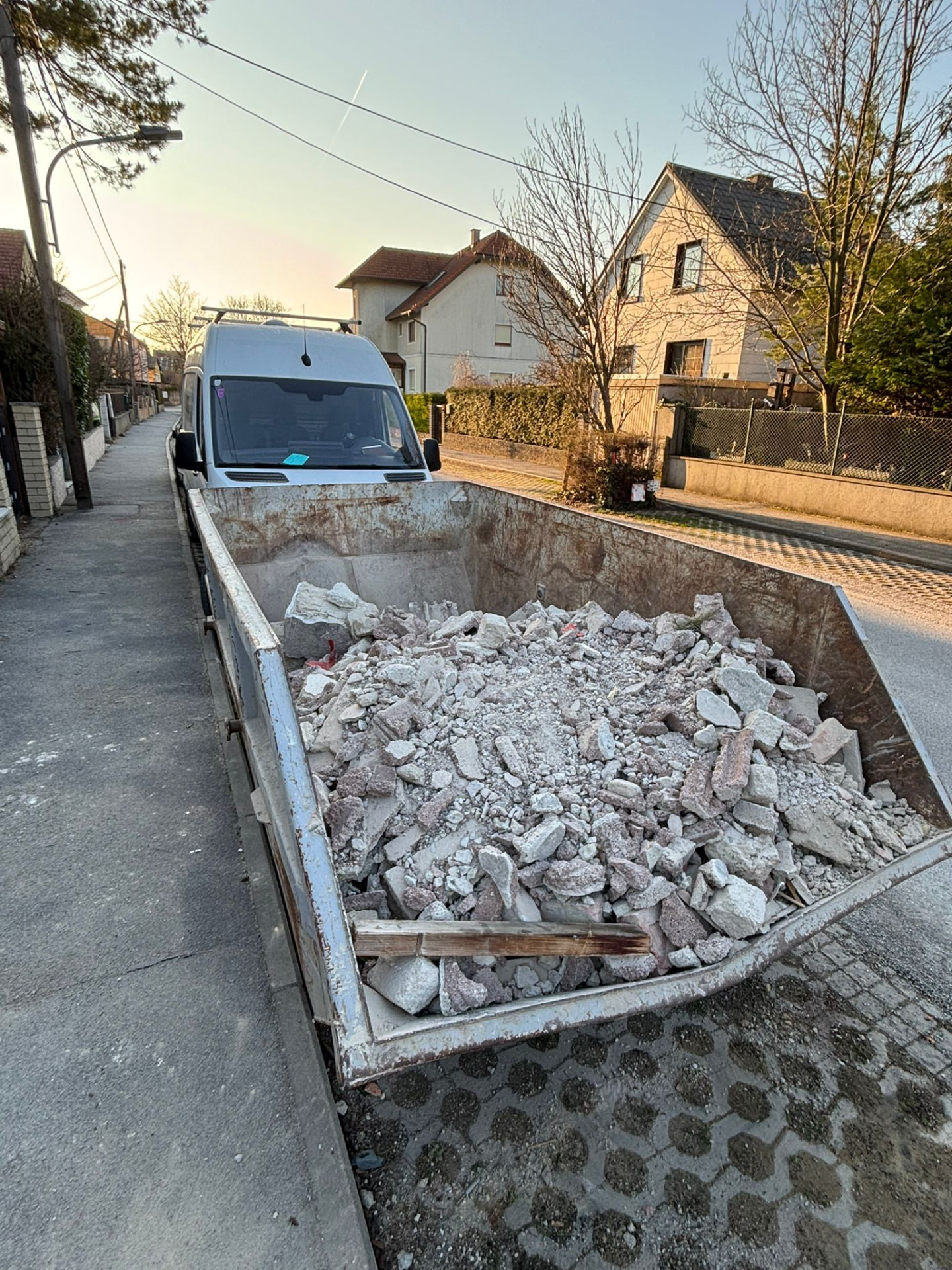 Abtransport des Bauschutts nach den Abbrucharbeiten für Familie Weng
